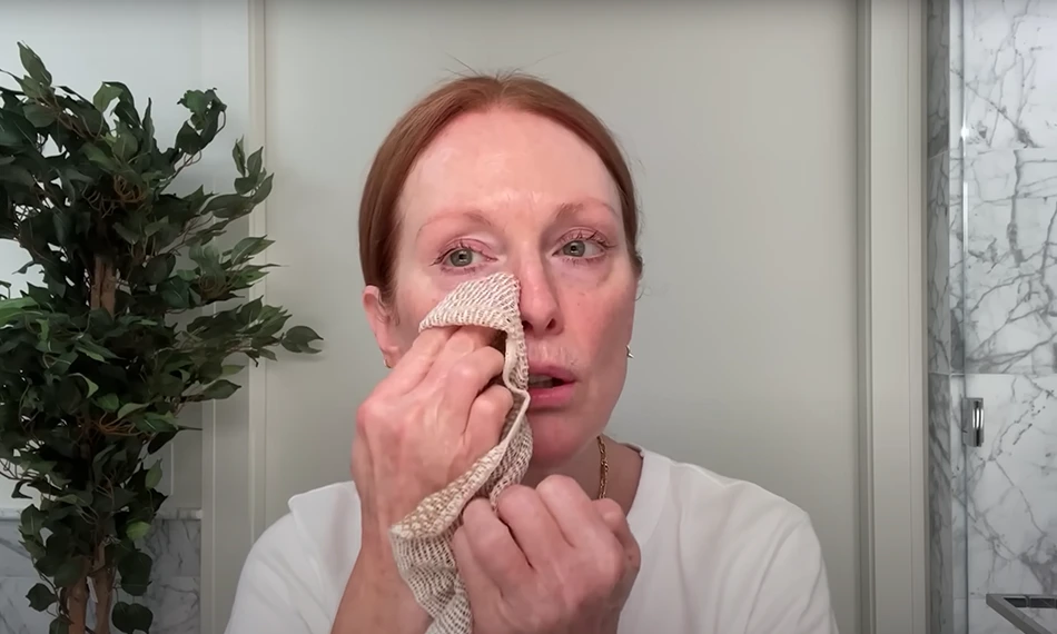 Exfoliating Cloth From Julianne Moore