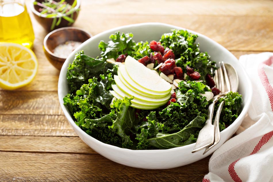 Kale salad with apples
