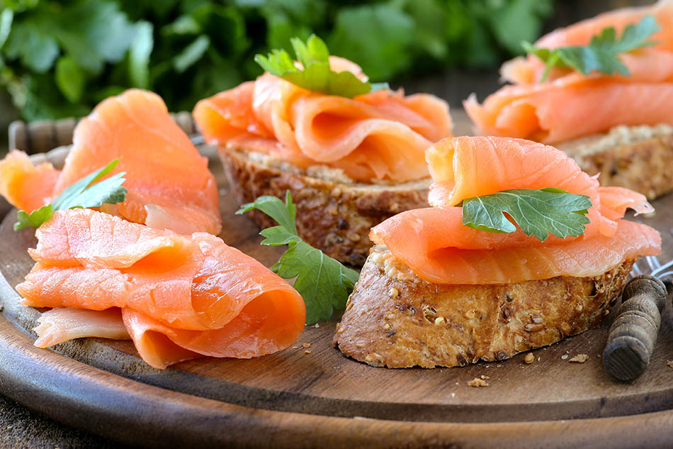 is smoked salmon healthy